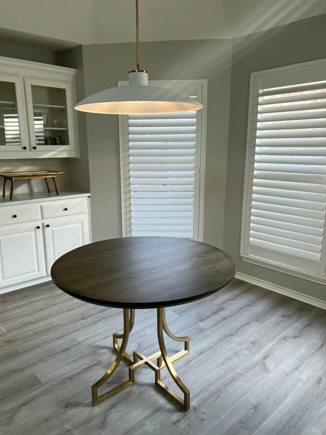 Foto del edificio - 6904 Freeport Ave