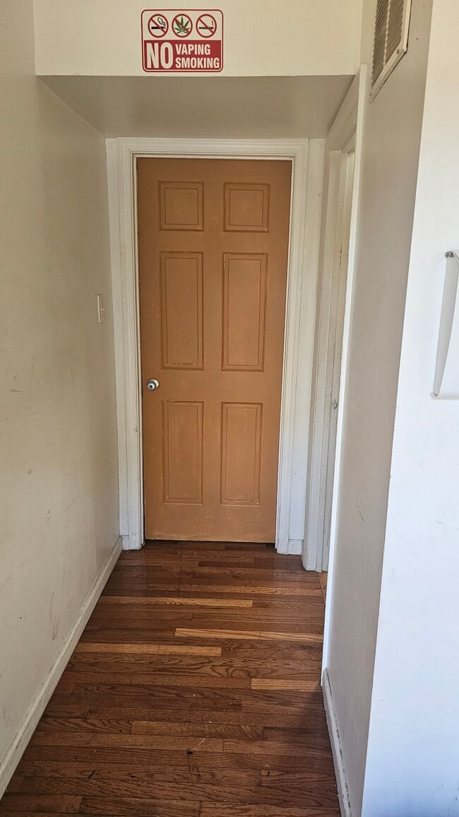 Foto del edificio - 909 Porter Ct NE