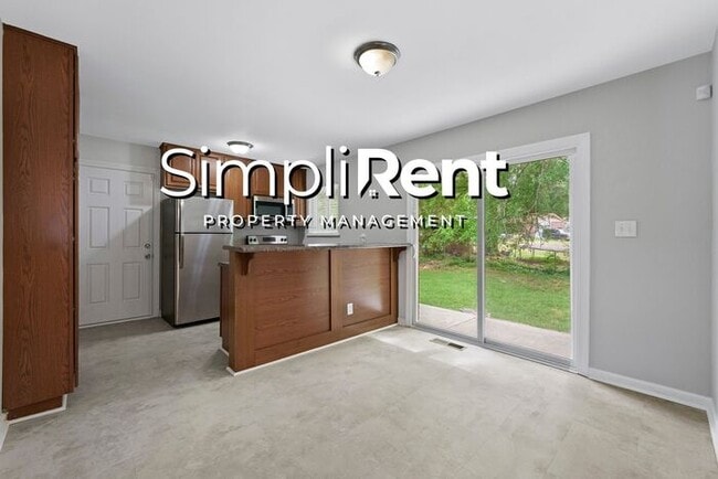 Building Photo - JUST REDUCED *ALL ELECTRIC* Ranch in River...