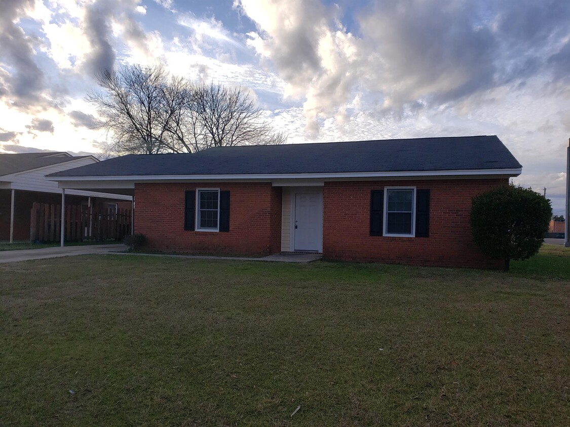 Primary Photo - 905 Doll St