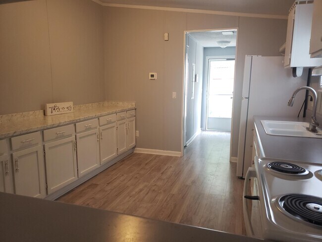 Building Photo - 1654 Jersey Dr