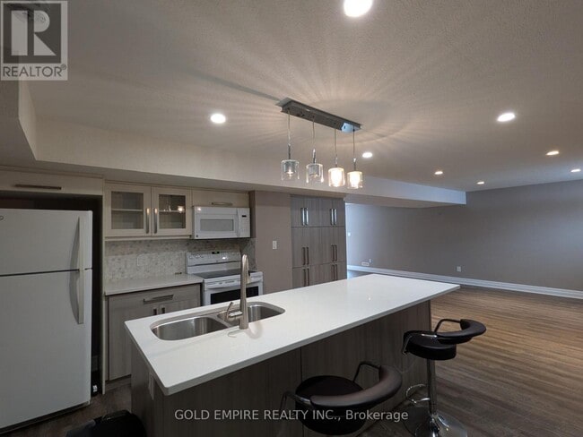 Photo du bâtiment - 747 Redtail Ct