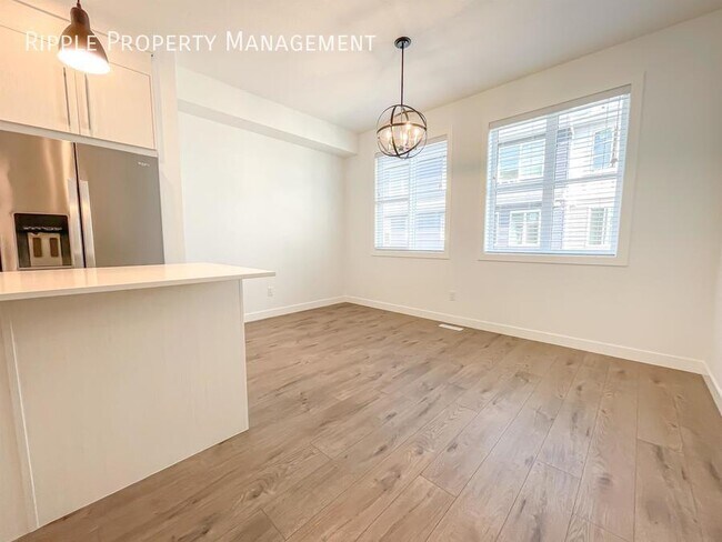Photo du bâtiment - FANTASTIC 3 BEDS/ 2.5 BATHS TOWNHOUSE