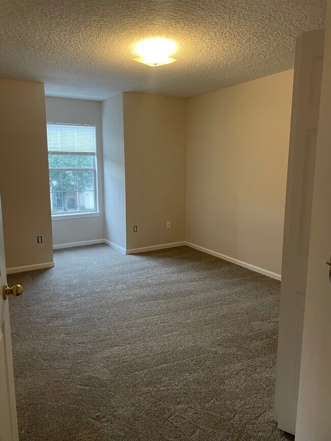 Foto del edificio - 5260 Collins Rd