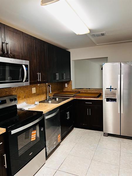 Foto del edificio - 1430 NW 97th Ave