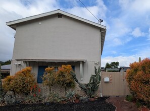 Building Photo - 8274 Beaver Lake Dr