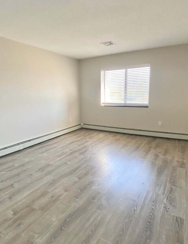 Foto del edificio - 4380 N Main St