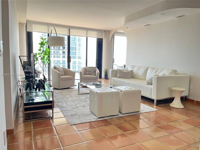 Foto del edificio - 4000 Island Blvd