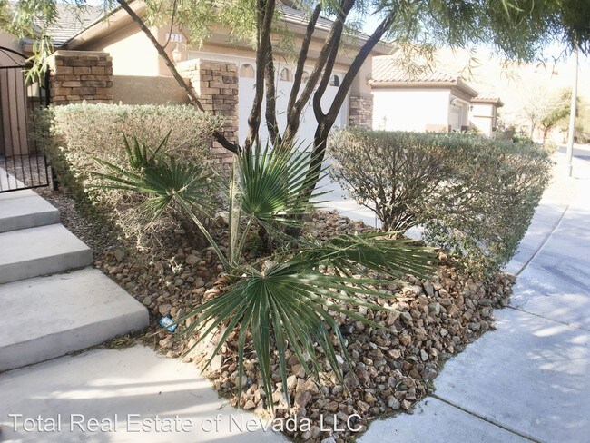 Building Photo - 671 Shirehampton Dr
