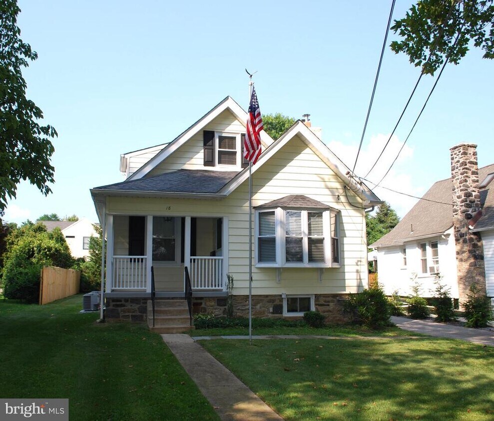 Foto principal - 18 Clover Ln