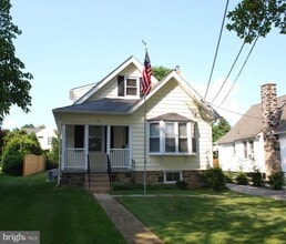Building Photo - 18 Clover Ln