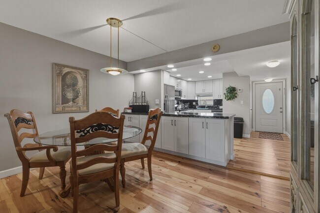 Foto del edificio - 9420 S Hollybrook Lake Dr