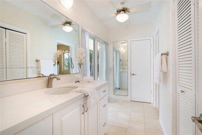Foto del edificio - 12501 Moss Ranch Rd