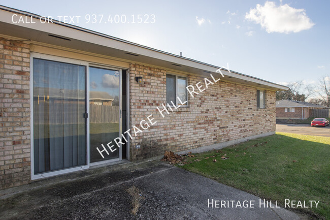 Building Photo - Updated 1 Level 2 Bedroom, 1 Bath Apartmen...