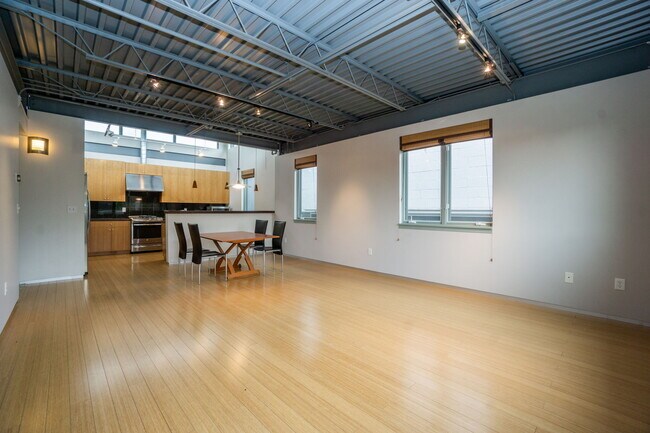 Building Photo - 1637 Pearl St
