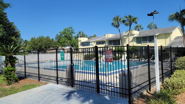 Private swimming pool - 558 Fairways Cir