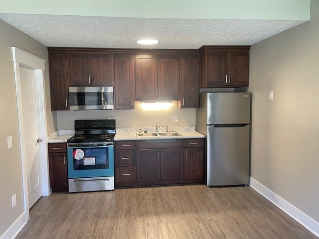 new kitchen - 3225 Maplewood Ave