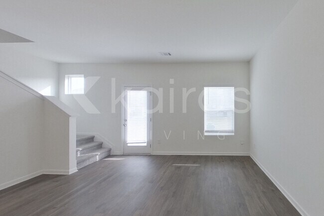 Foto del edificio - 215 Long Is Dr