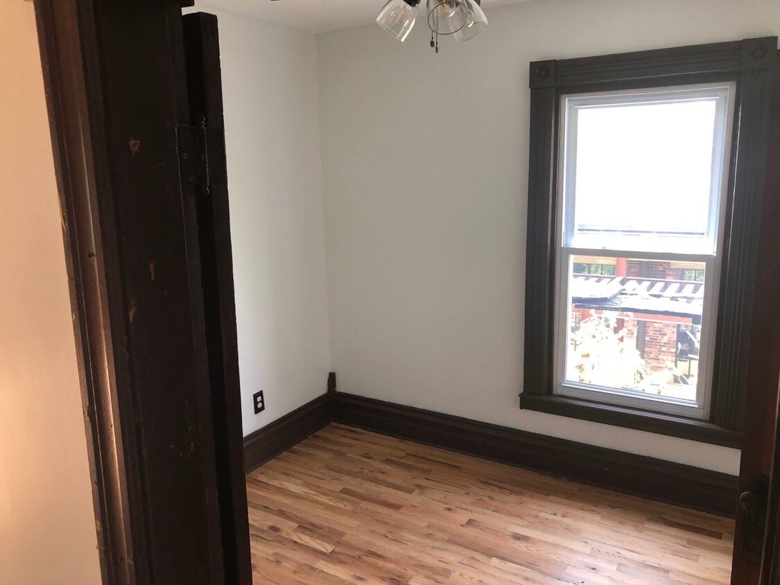 Primary Photo - 5121 Trumbull Ave