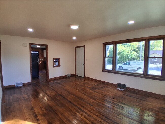 Foto del edificio - 108 N Webster St