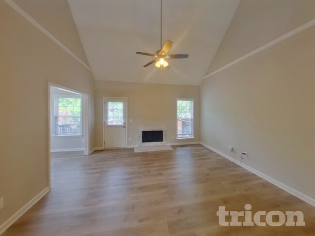 Building Photo - 559 Heartland Ln