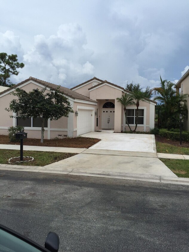 8975 Sonoma Lake Blvd, Boca Raton, FL 33434