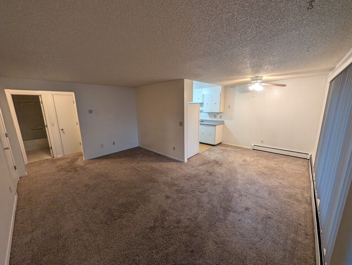 Building Photo - 5453 Camelot Dr