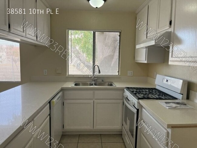 Foto del edificio - 1BD/1BTH FIRST FLOOR APT EAST PALMDALE (RO...