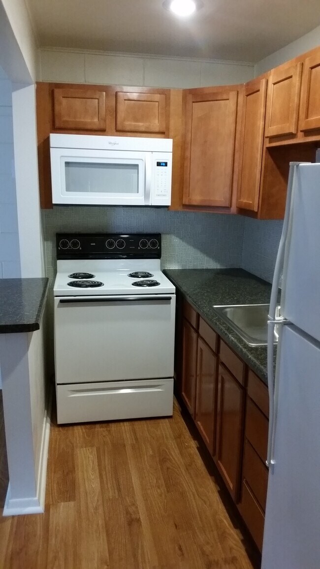 Interior Photo - 530 N Lincoln