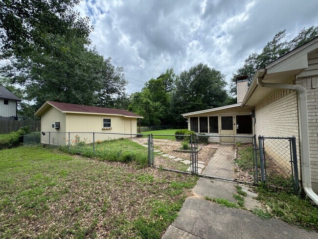 Foto del edificio - 2598 Clark Ln