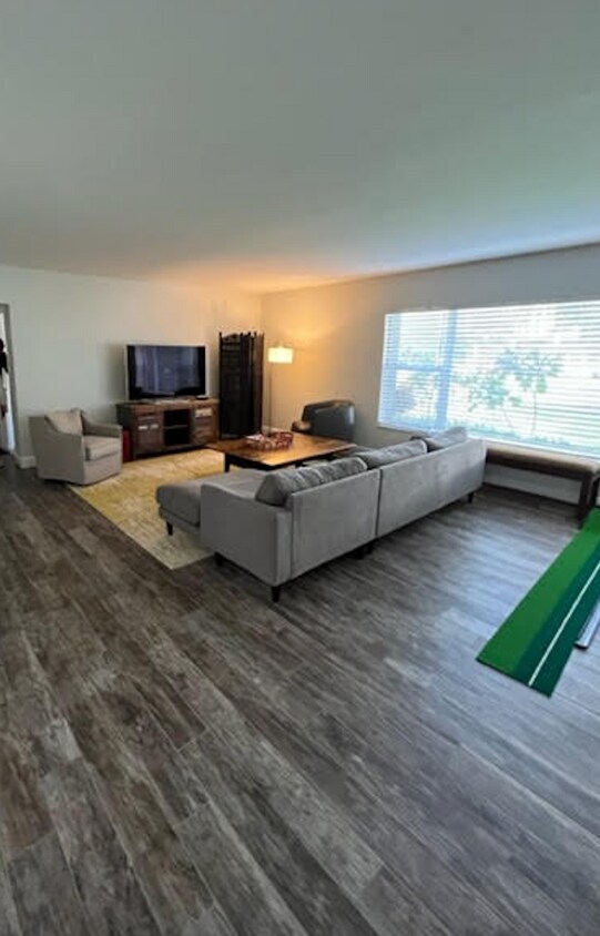 Primary Photo - 2505 Bay Dr