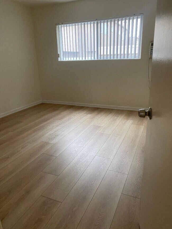 Foto del edificio - Lindley Garden Apartments