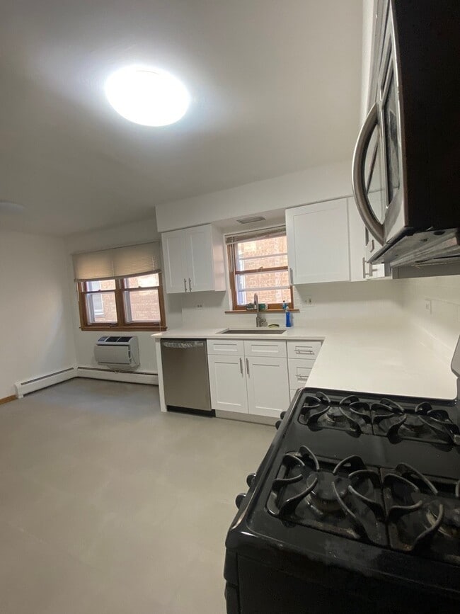 Foto del edificio - 5230 N Delphia Ave