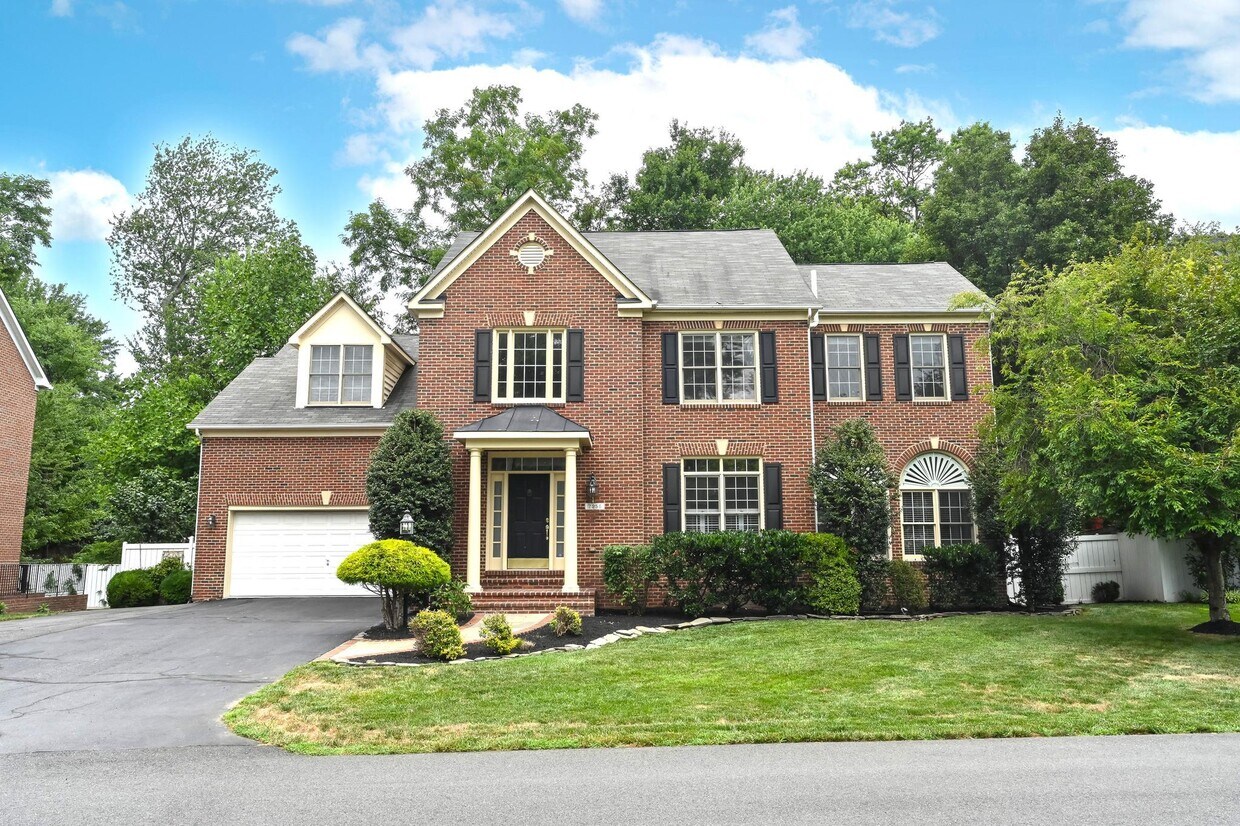 Primary Photo - 7956 Robarge Ct