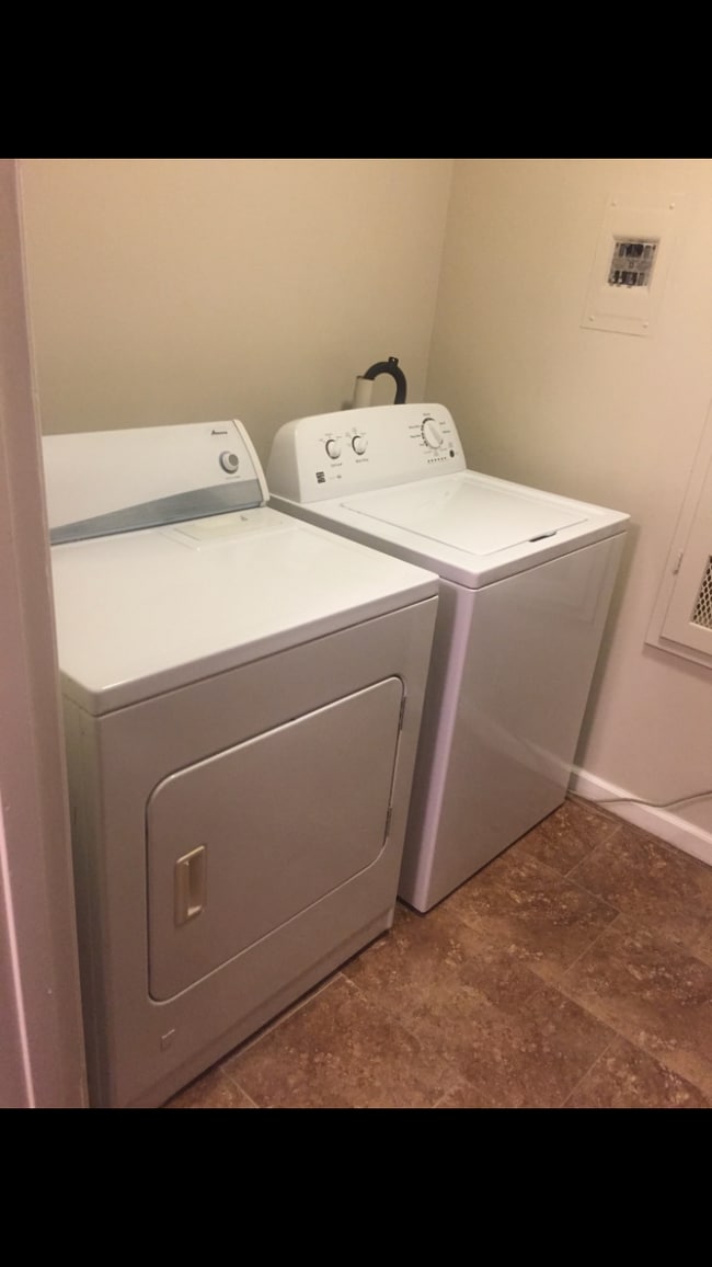 Washer and Dryer included - 4227 Edgewood Plz