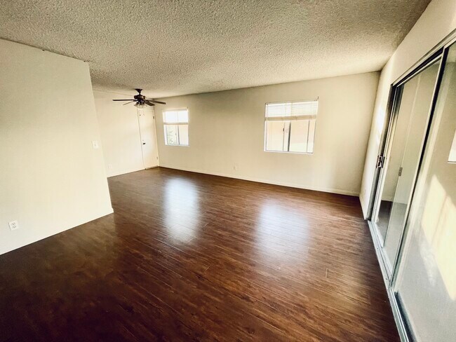 Building Photo - 2120 La Canada Crest Dr