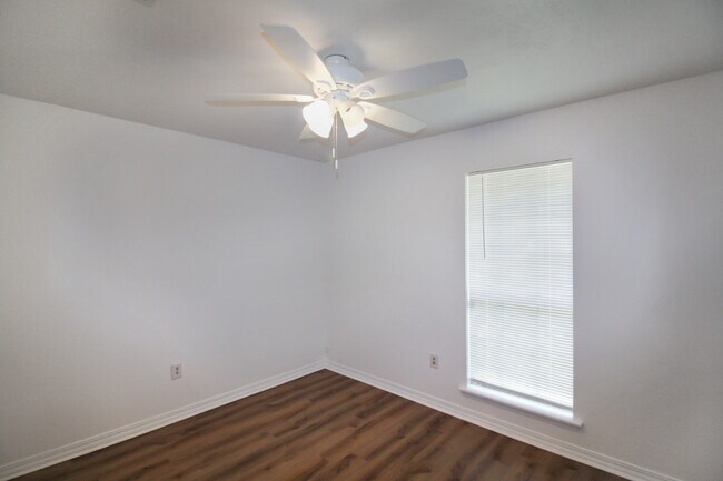 Foto del edificio - 330 Trace Harbor Rd