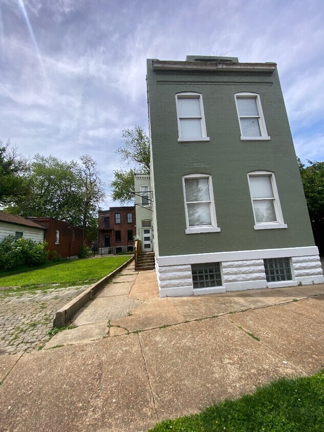 Primary Photo - 2905 S 18th St