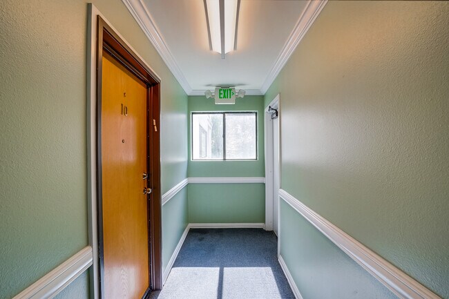 Foto del edificio - 14804 Magnolia Blvd