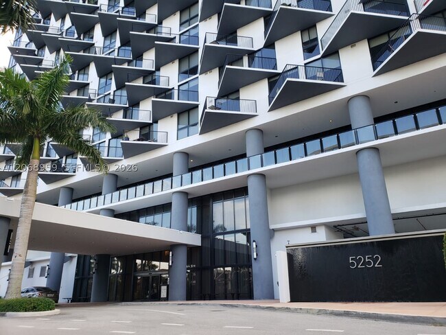 Foto del edificio - 5252 NW 85th Ave