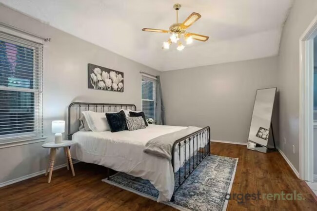 Foto del edificio - 4143 Norway Ln