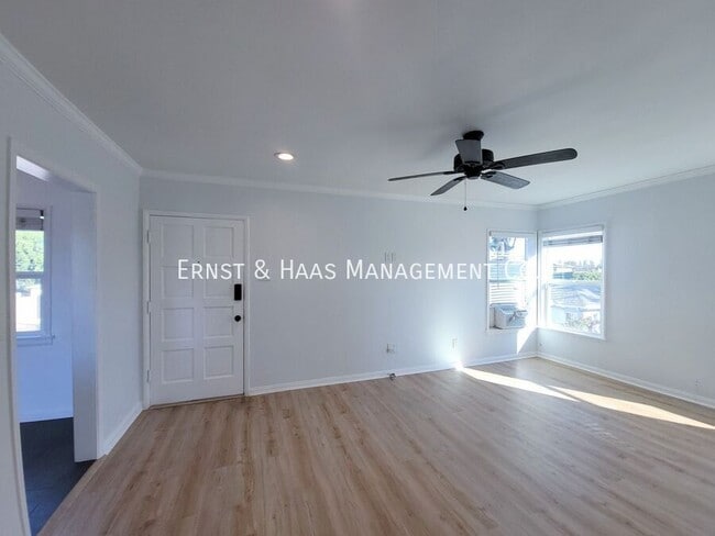 Foto del edificio - 4217 1/2 Bellflower Blvd.-
