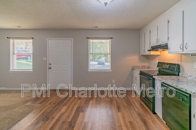 Building Photo - 403 E Lee Ave