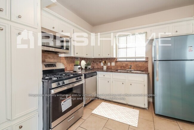 Building Photo - 14003 Apple Dr