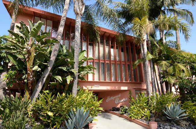 Foto del edificio - 1400 N Hayworth Ave