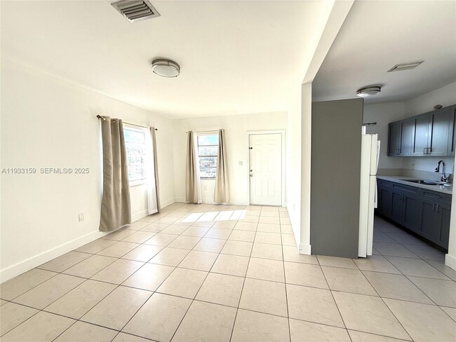 Building Photo - 2313 NW 14th St