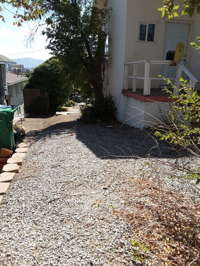 Foto del edificio - ONLY $1,600 PER MONTH FOR THIS SUPER CUTE, SINGLE FAMILY HOME WITH FINISHED BASEMENT - VERY CLOSE...