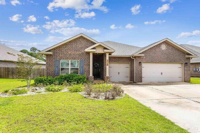 Building Photo - 5/3.5BA pool/hot tub home in gated community