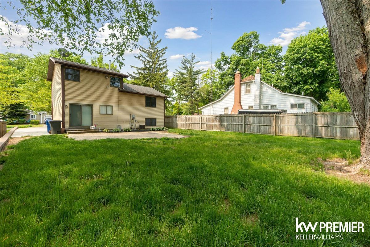 Foto del edificio - 4022 Hazelett Dr