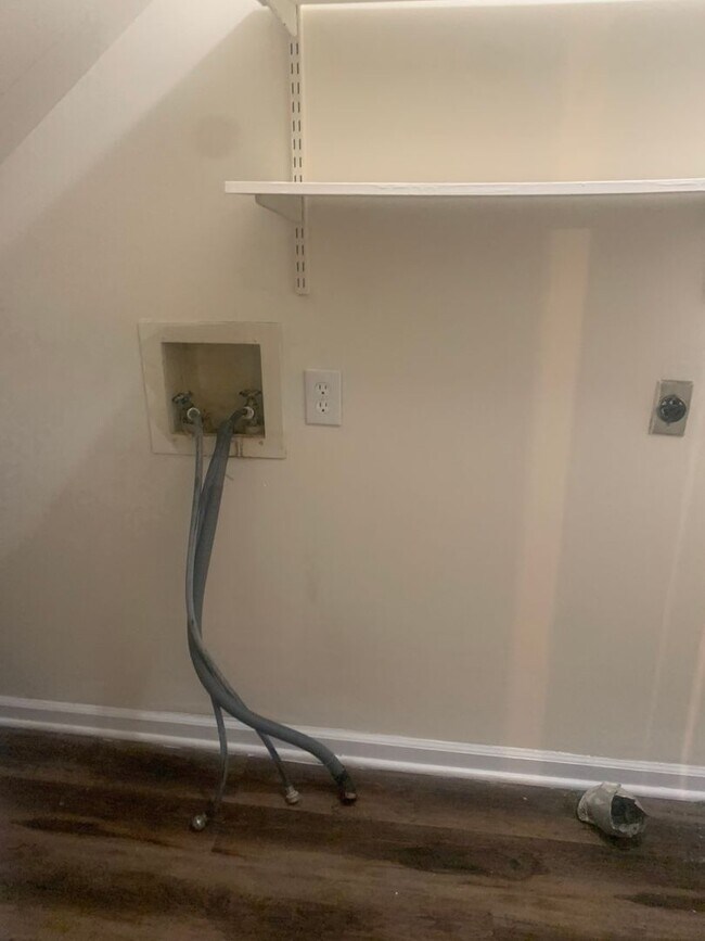Foto del edificio - Great NW RALEIGH location-2 brm 2 bath ~ F...